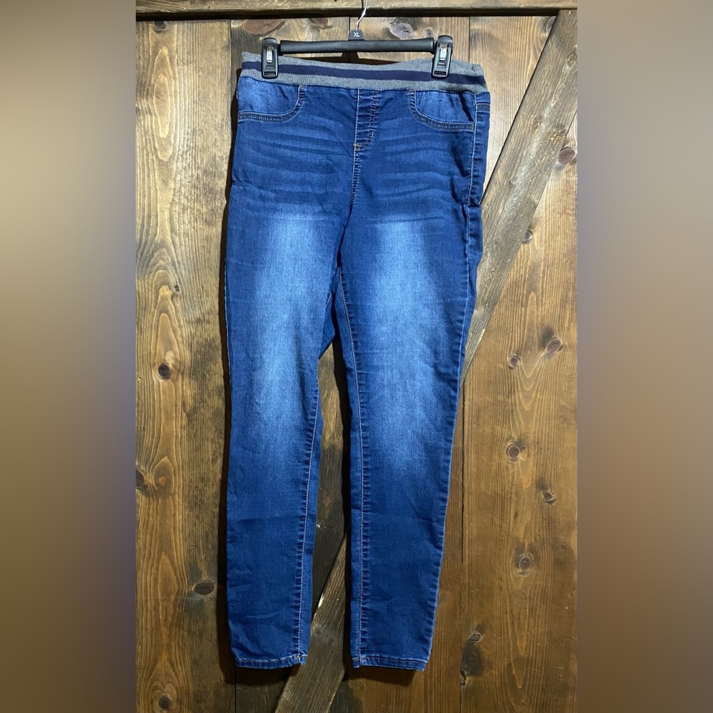 No Boundaries Maternity Jeans, size L (11-13), obvious wear, smoke free home